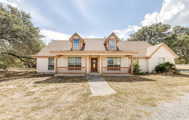 3-bedroom rental at 206 Tipperary Lane in Floresville, TX — photo 1