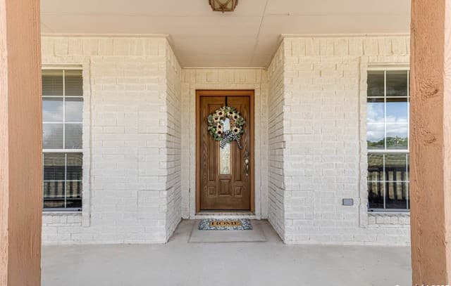 3-bedroom rental at 206 Tipperary Lane in Floresville, TX — photo 3