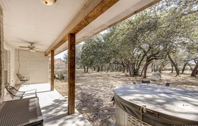 3-bedroom rental at 206 Tipperary Lane in Floresville, TX — photo 5