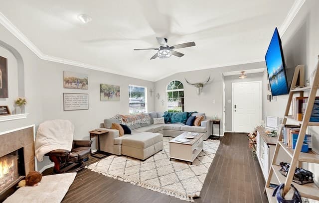 3-bedroom rental at 9951 Sandlet in San Antonio, TX — photo 4
