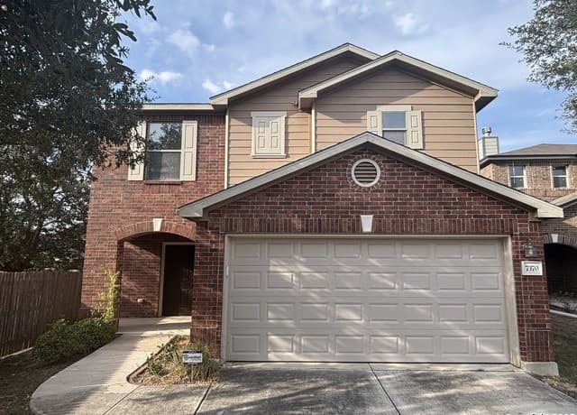 4-bedroom rental at 7370 Azalea in San Antonio, TX — photo 2