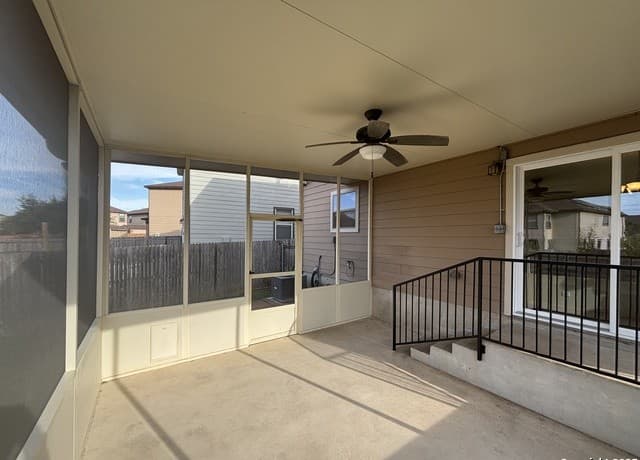 4-bedroom rental at 7370 Azalea in San Antonio, TX — photo 5