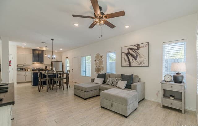 2-bedroom rental at 523 Ruiz Unit 103 in San Antonio, TX — photo 3