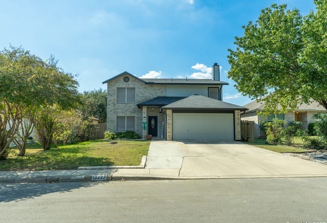 4-bedroom rental at 13227 Regency Way in San Antonio, TX — photo 2