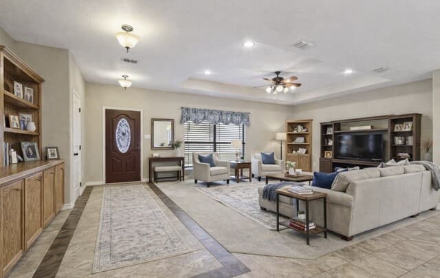 Home for sale at 100 Fairway in Floresville, TX — photo 2