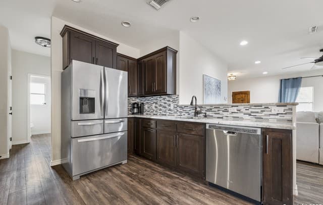 3-bedroom rental at 752 Crestview in Floresville, TX — photo 5