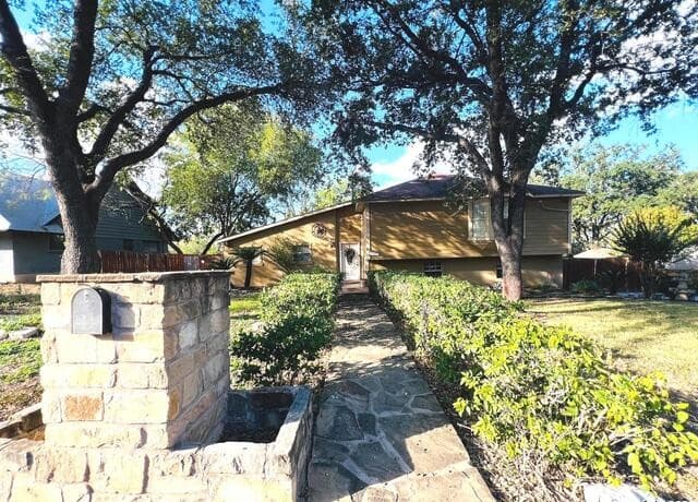 4-bedroom rental at 3407 Kashmuir in San Antonio, TX — photo 2