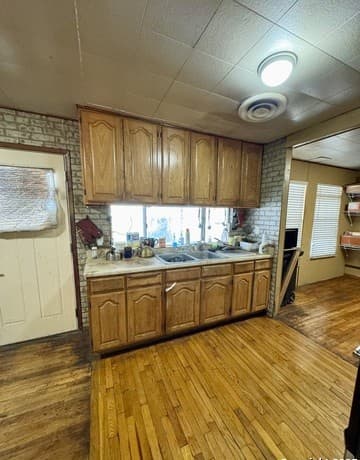 3-bedroom rental at 607 W Theo Ave in San Antonio, TX — photo 2