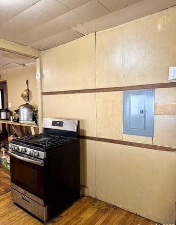 3-bedroom rental at 607 W Theo Ave in San Antonio, TX — photo 4