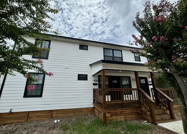 2-bedroom rental at 704 Fair Ave Unit 200 in San Antonio, TX — photo 3