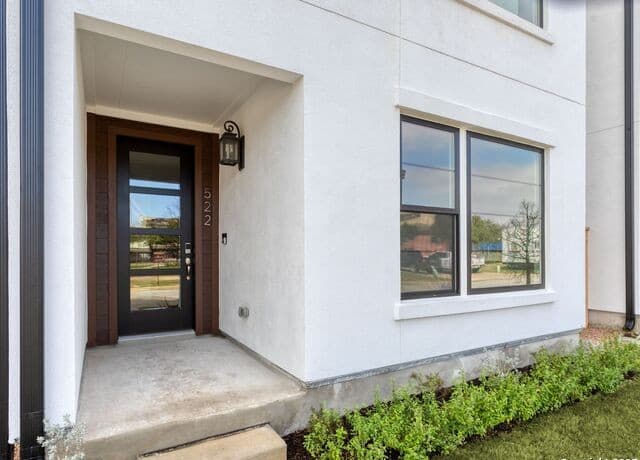 3-bedroom rental at 550 McMonigal Place in San Antonio, TX — photo 5