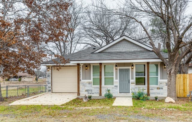 3-bedroom rental at 15935 Buchel in LaCoste, TX — photo 4