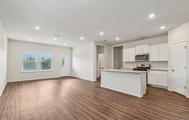 5-bedroom rental at 4006 Bay Leaf in Von Ormy, TX — photo 5