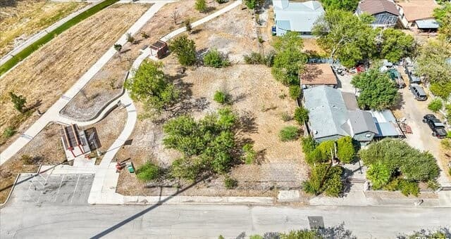 rental at 331 N San Ignacio in San Antonio, TX — photo 2