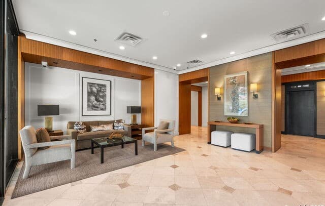 3-bedroom rental at 700 E Hildebrand Unit 1401 in San Antonio, TX — photo 3
