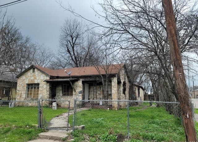 rental at 601 Arbor St in San Antonio, TX — photo 2