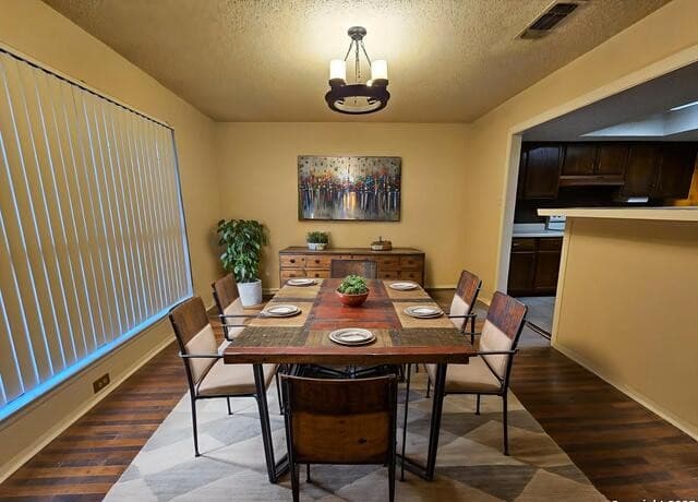 3-bedroom rental at 5723 Larkdale in San Antonio, TX — photo 4