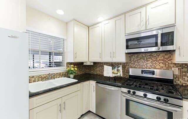 2-bedroom rental at 8038 Broadway St Unit 118K in San Antonio, TX — photo 1