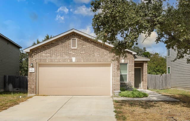 3-bedroom rental at 15423 Daystar Pass in San Antonio, TX — photo 1