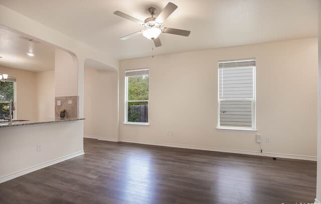 3-bedroom rental at 15423 Daystar Pass in San Antonio, TX — photo 5
