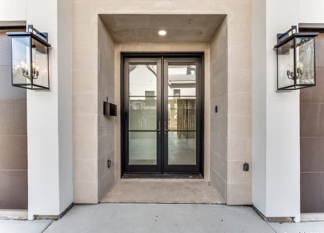3-bedroom rental at 103 E Wildwood Unit B in San Antonio, TX — photo 2