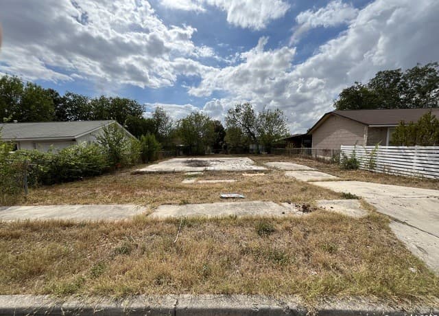 rental at 5730 Broken Lance in San Antonio, TX — photo 1