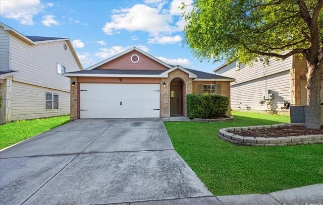 3-bedroom rental at 305 Spruce in San Antonio, TX — photo 1
