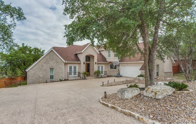 5-bedroom rental at 19111 Nature Oaks in San Antonio, TX — photo 1