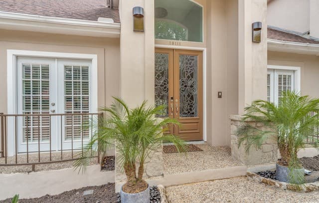 5-bedroom rental at 19111 Nature Oaks in San Antonio, TX — photo 4