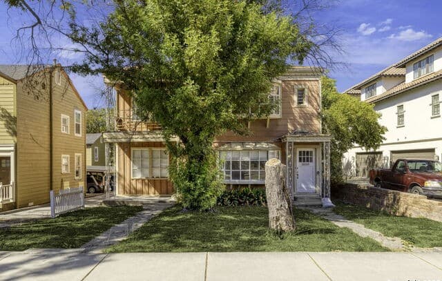 rental at 6715 Broadway in San Antonio, TX — photo 1