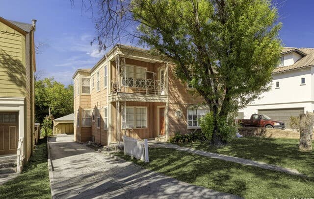 rental at 6715 Broadway in San Antonio, TX — photo 2