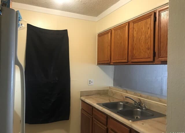 rental at 1636 Santa Anna in San Antonio, TX — photo 2
