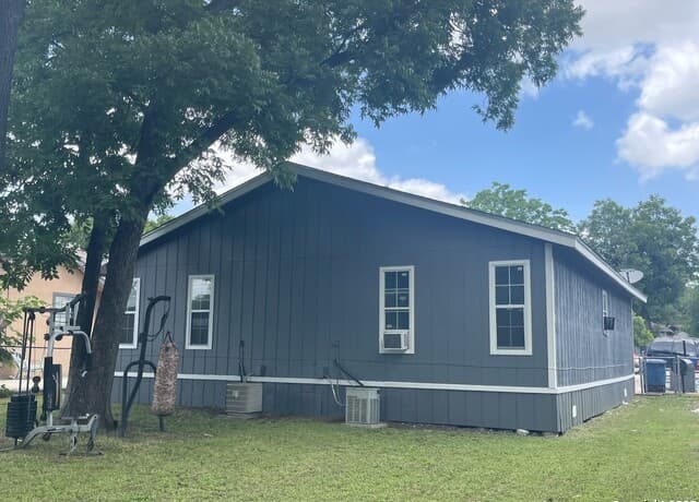 rental at 1636 Santa Anna in San Antonio, TX — photo 4