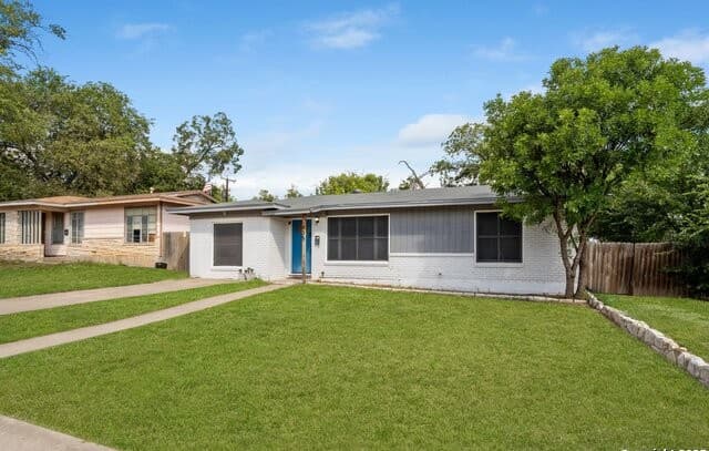 3-bedroom rental at 435 Savannah in San Antonio, TX — photo 3