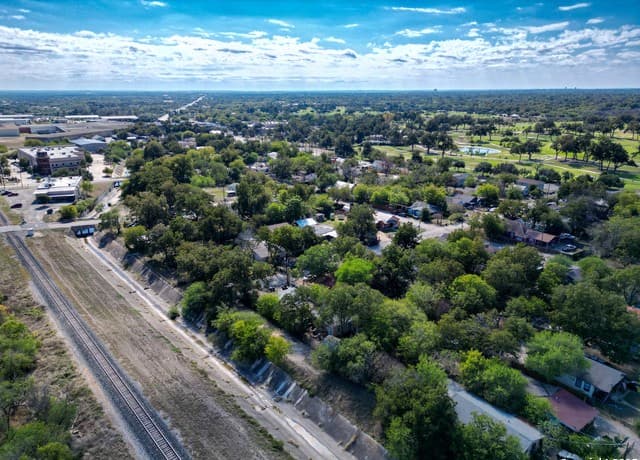 rental at 211 Wharton in San Antonio, TX — photo 2