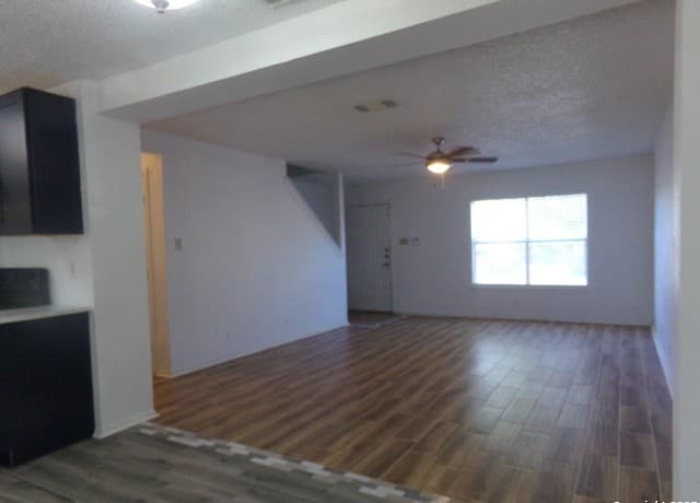 3-bedroom rental at 2422 Buffalo Pass in San Antonio, TX — photo 5