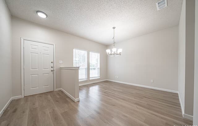 4-bedroom rental at 4803 Aspen in San Antonio, TX — photo 5