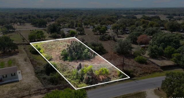 rental at 3810 New Mathis in Elmendorf, TX — photo 2