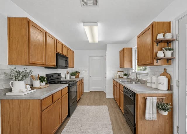 3-bedroom rental at 426 Stable VIS in San Antonio, TX — photo 4