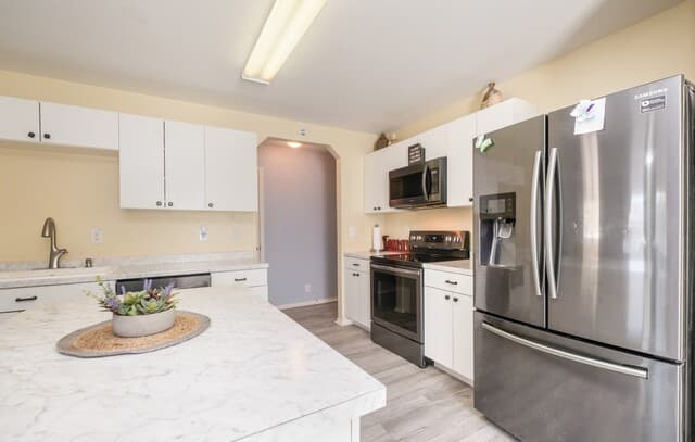 5-bedroom rental at 24703 Maple Crest in San Antonio, TX — photo 5
