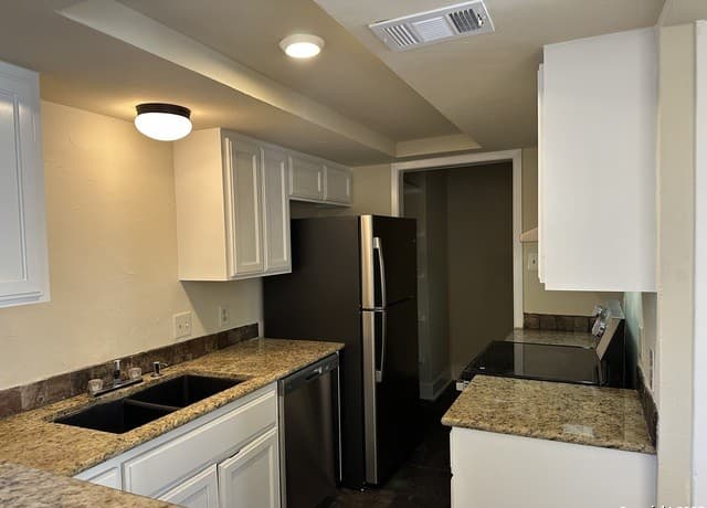 3-bedroom rental at 617 Oak Park Unit 617 in Boerne, TX — photo 4