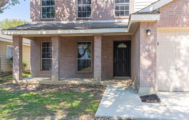 5-bedroom rental at 7419 Tamburo Trail in San Antonio, TX — photo 2