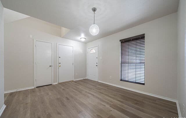 5-bedroom rental at 7419 Tamburo Trail in San Antonio, TX — photo 4