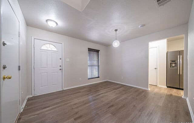 5-bedroom rental at 7419 Tamburo Trail in San Antonio, TX — photo 5