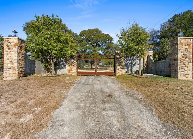 rental at 1719 Fm 1376 in Sisterdale, TX — photo 3