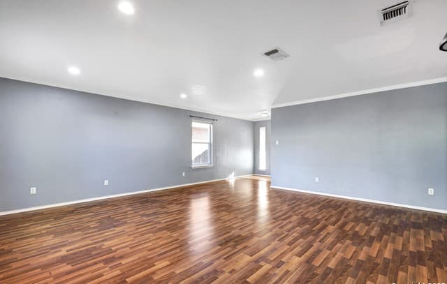 3-bedroom rental at 8515 Shaenfield Pl in San Antonio, TX — photo 3