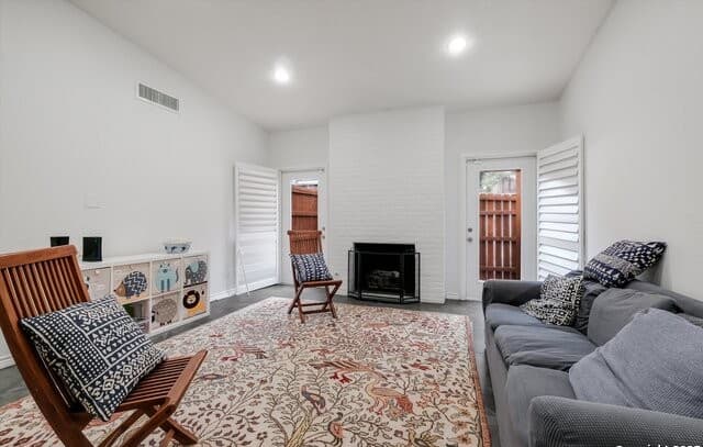 2-bedroom rental at 11 Gallery Unit 11 in San Antonio, TX — photo 1
