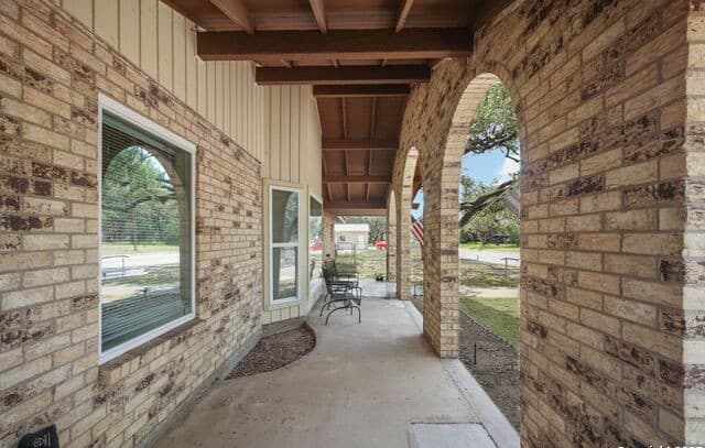 Home for sale at 102 Southgate in Pleasanton, TX — photo 5