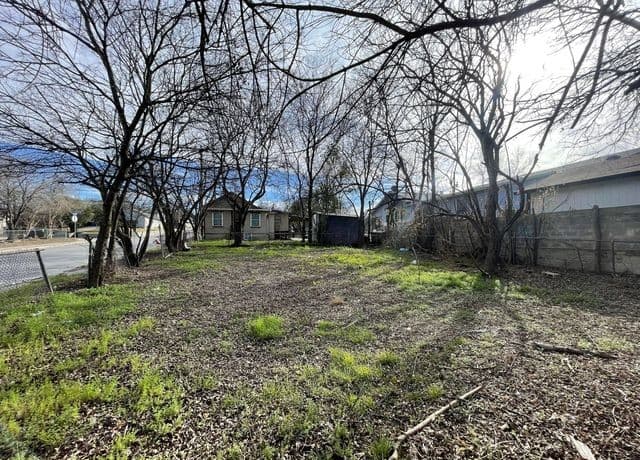 rental at 215 Grimes in San Antonio, TX — photo 2
