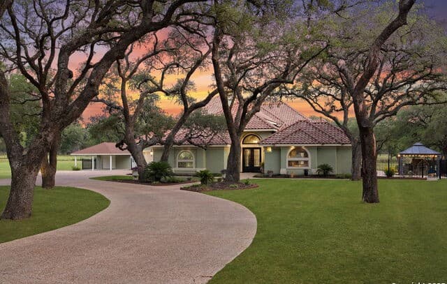 Home for sale at 443 Rosewood Dr in La Vernia, TX — photo 2